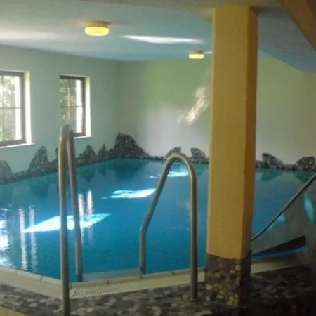 Mit Pool, Sauna Und Garten *