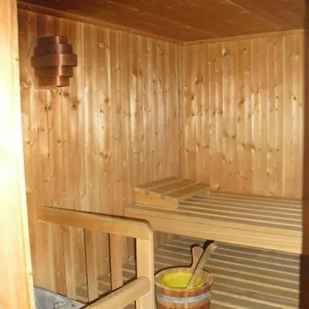 Mit Pool, Sauna Und Garten *
