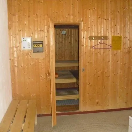 Mit Pool, Sauna Und Garten